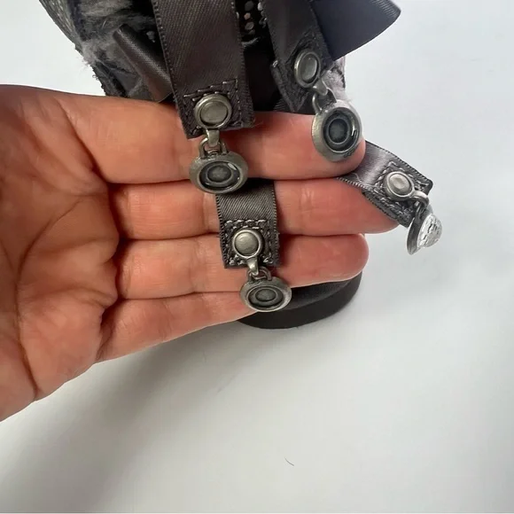 UGG Ugg Bailey Bow
Bling Flat Boot Sparkly Gray Boots Size 6 - Picture 9 of 15